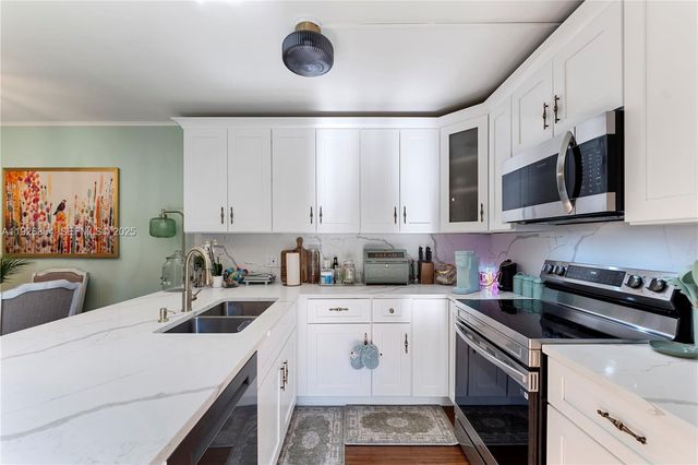 9118 SW 20th Ct, Davie, FL 33324