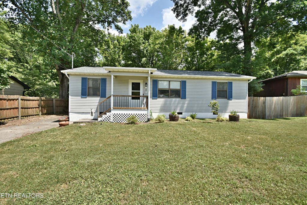 805 Lake Glen Lane, Knoxville, TN 37920