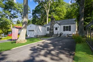 36 Longwood Road, Mahopac, NY 10541