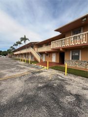 1154 W 35th St 124, Hialeah, FL 33012
