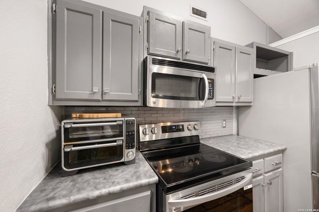 8923 PEACEFUL GRV, San Antonio, TX 78250