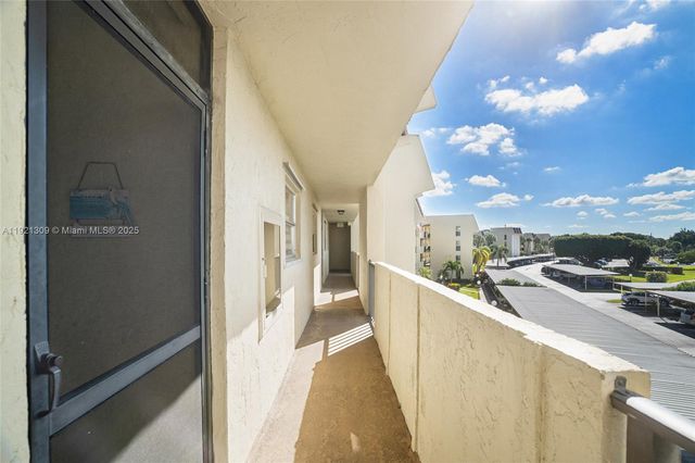 23099 N Barwood Ln N 307, Boca Raton, FL 33428