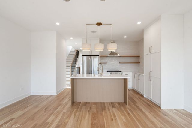 1635 W 21st Place 3, Chicago, IL 60608