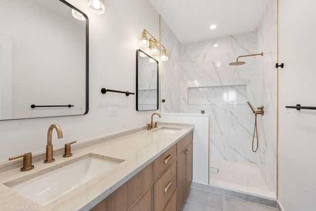 1635 W 21st Place 3, Chicago, IL 60608