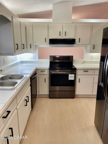 154 Woodbridge Circle S, Daytona Beach, FL 32119