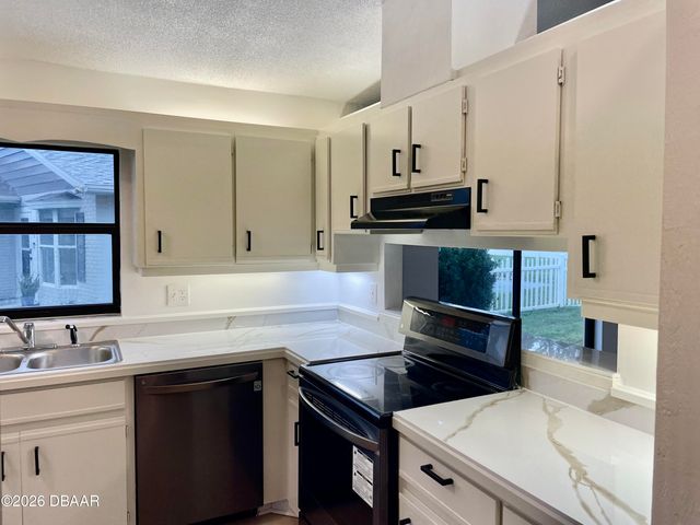 154 Woodbridge Circle S, Daytona Beach, FL 32119