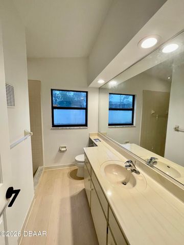 154 Woodbridge Circle S, Daytona Beach, FL 32119