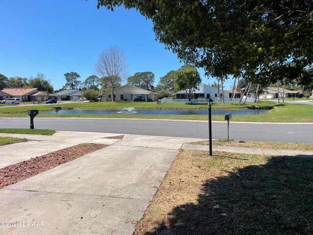 154 Woodbridge Circle S, Daytona Beach, FL 32119