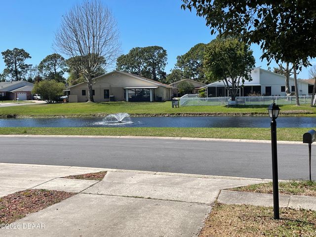 154 Woodbridge Circle S, Daytona Beach, FL 32119