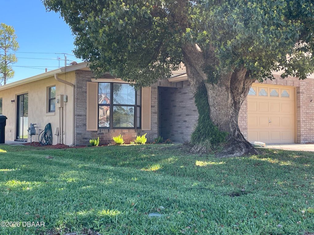 154 Woodbridge Circle S, Daytona Beach, FL 32119