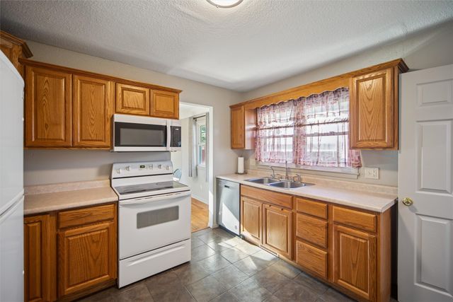 4012 64th Street, Urbandale, IA 50322