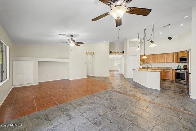 2050 S PORTLAND Avenue, Gilbert, AZ 85295