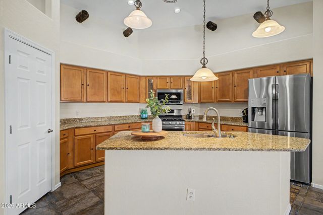 2050 S PORTLAND Avenue, Gilbert, AZ 85295