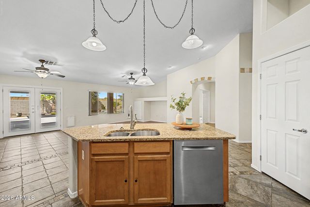 2050 S PORTLAND Avenue, Gilbert, AZ 85295