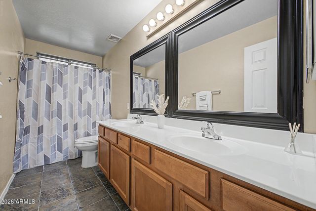 2050 S PORTLAND Avenue, Gilbert, AZ 85295
