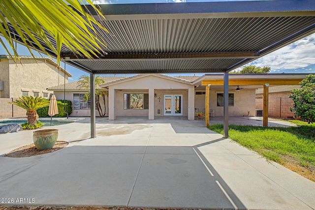 2050 S PORTLAND Avenue, Gilbert, AZ 85295