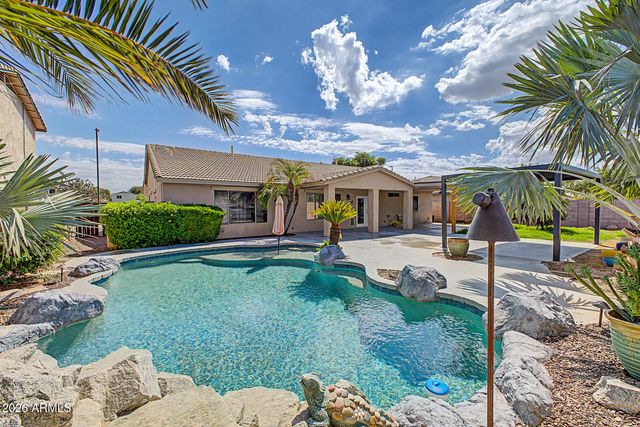 2050 S PORTLAND Avenue, Gilbert, AZ 85295