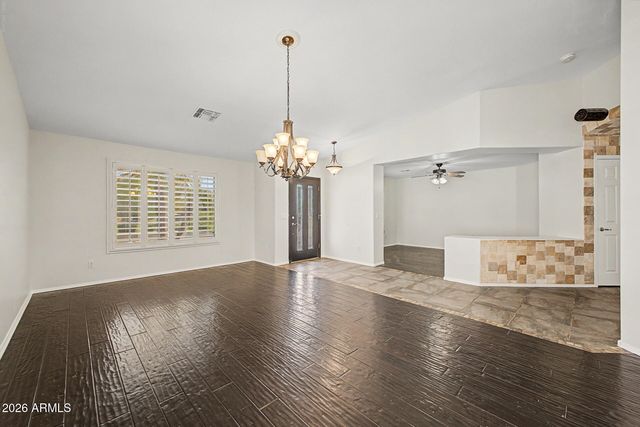 2050 S PORTLAND Avenue, Gilbert, AZ 85295