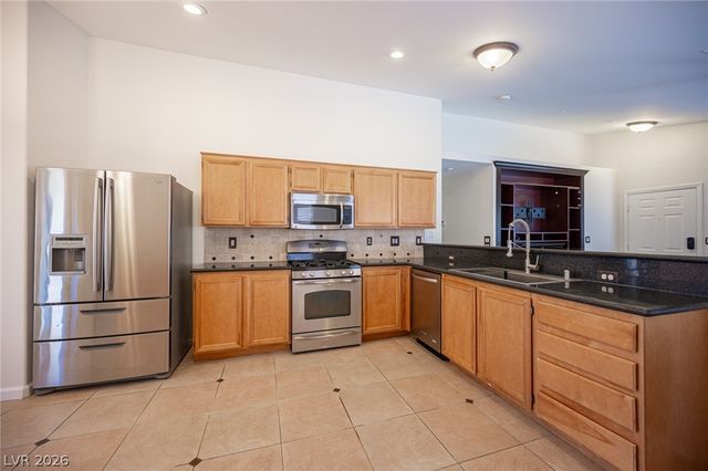 7660 Catalina Harbor Street, Las Vegas, NV 89131