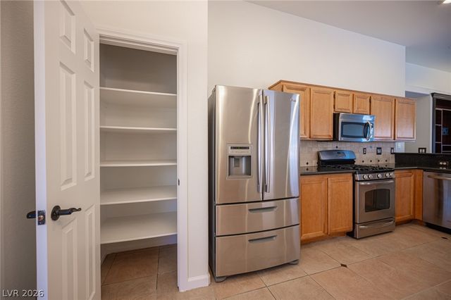 7660 Catalina Harbor Street, Las Vegas, NV 89131