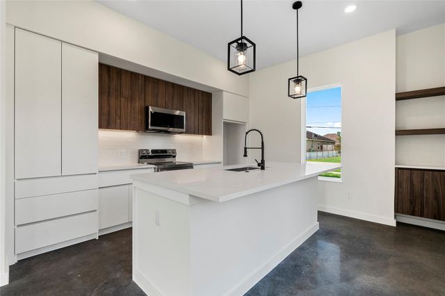 8022 Colonial Lane B, Houston, TX 77051