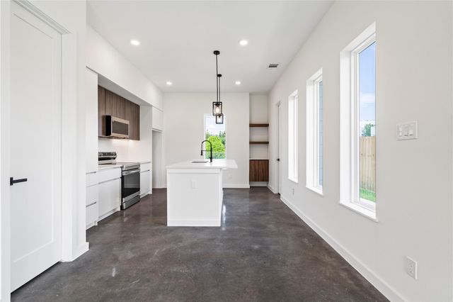 8022 Colonial Lane B, Houston, TX 77051