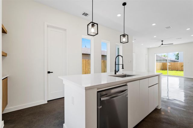 8022 Colonial Lane B, Houston, TX 77051