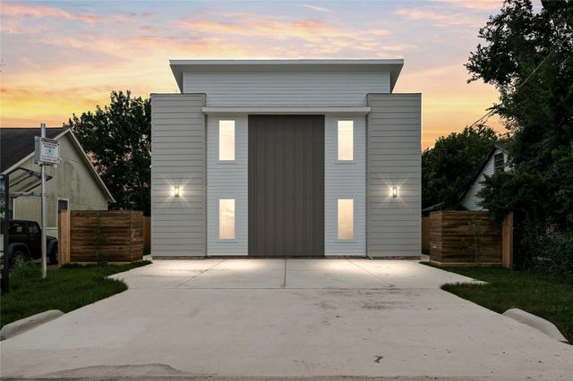 8022 Colonial Lane B, Houston, TX 77051