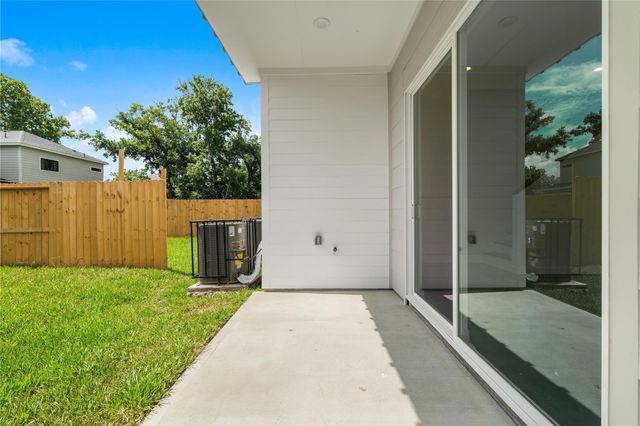 8022 Colonial Lane B, Houston, TX 77051