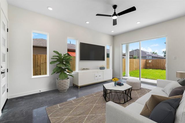8022 Colonial Lane B, Houston, TX 77051