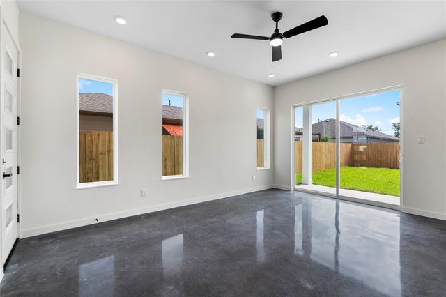 8022 Colonial Lane B, Houston, TX 77051
