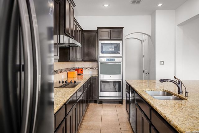 4915 HUNTERS CV, St Hedwig, TX 78152