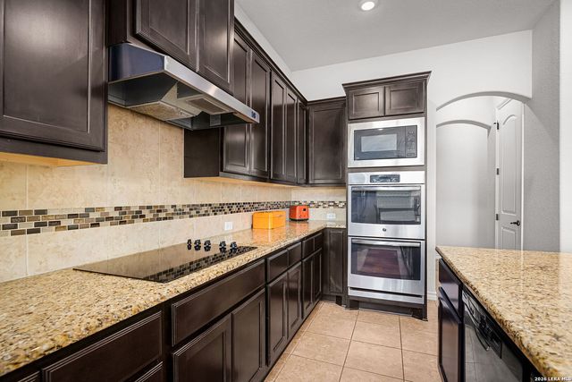 4915 HUNTERS CV, St Hedwig, TX 78152