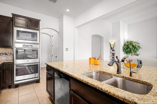 4915 HUNTERS CV, St Hedwig, TX 78152
