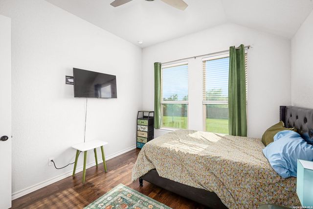 4915 HUNTERS CV, St Hedwig, TX 78152