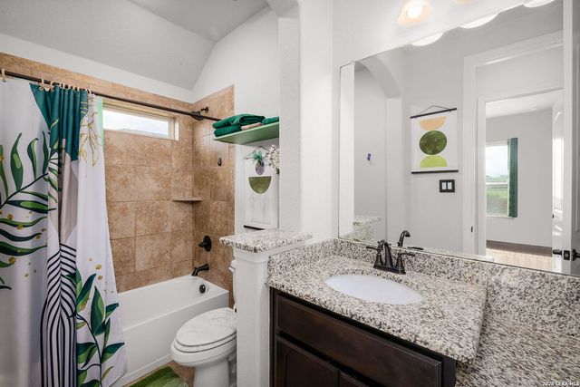 4915 HUNTERS CV, St Hedwig, TX 78152