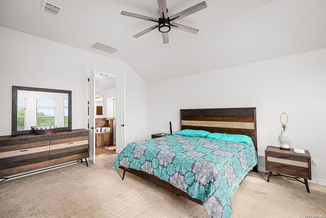 4915 HUNTERS CV, St Hedwig, TX 78152