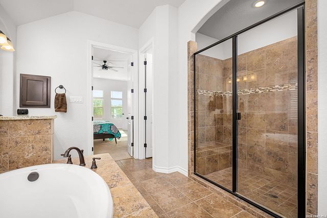 4915 HUNTERS CV, St Hedwig, TX 78152