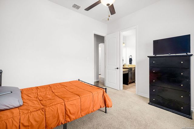 4915 HUNTERS CV, St Hedwig, TX 78152