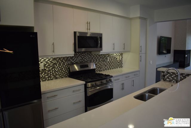 938 Oceo Circle, Palm Springs, CA 92264