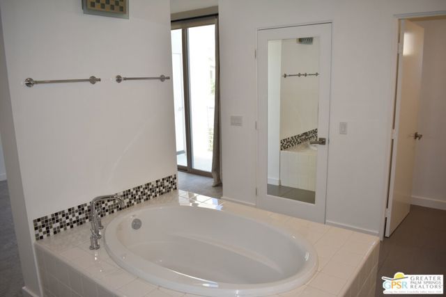 938 Oceo Circle, Palm Springs, CA 92264