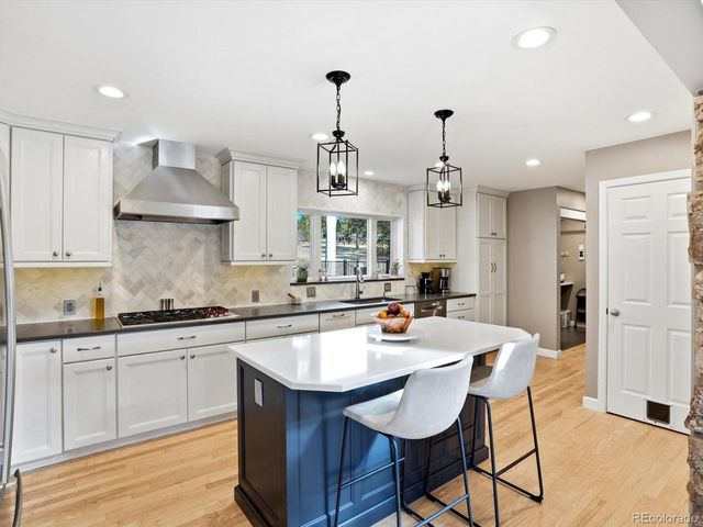 8550 S Mariposa Dr, Morrison, CO 80465