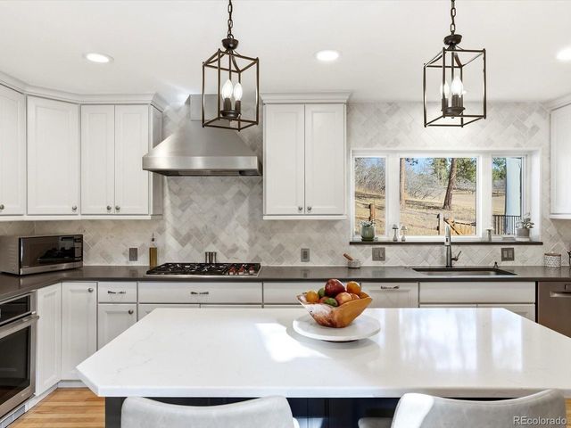 8550 S Mariposa Dr, Morrison, CO 80465