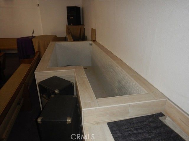 715 E Manchester Avenue, Los Angeles, CA 90001