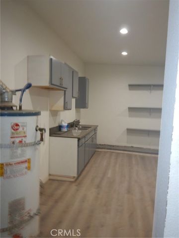 715 E Manchester Avenue, Los Angeles, CA 90001