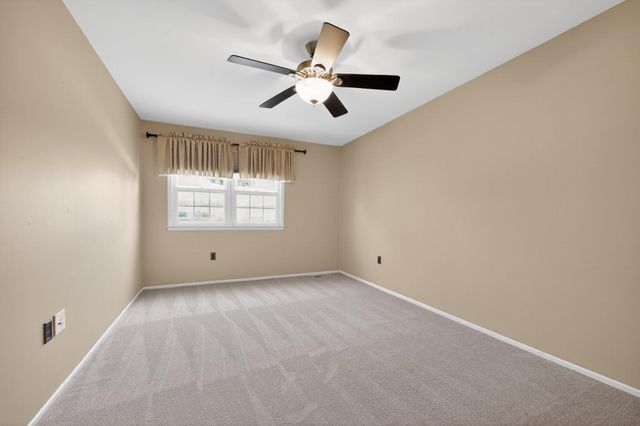 5 SUMMIT VALLEY LN, Oreland, PA 19075