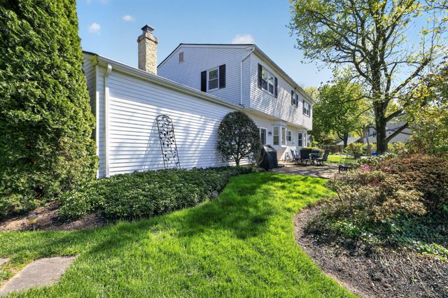 5 SUMMIT VALLEY LN, Oreland, PA 19075