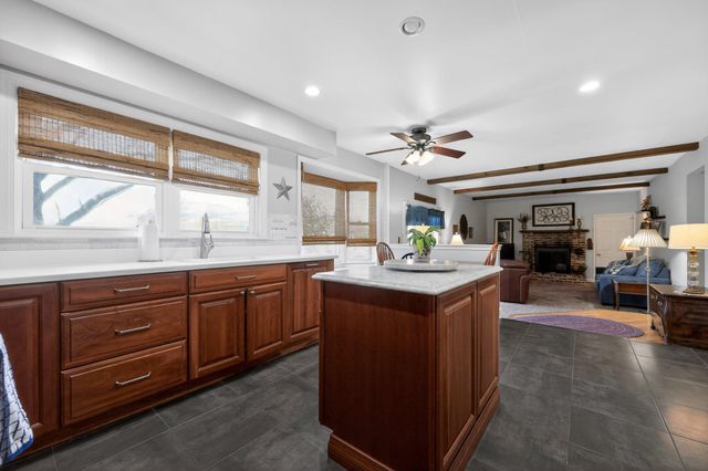 5 SUMMIT VALLEY LN, Oreland, PA 19075