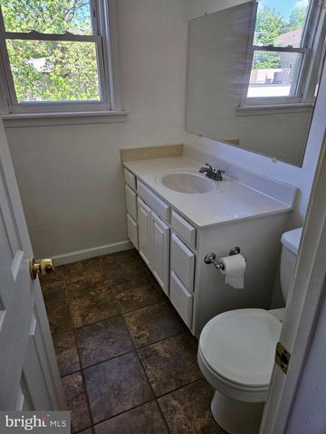 5852 WASHINGTON BLVD, Arlington, VA 22205