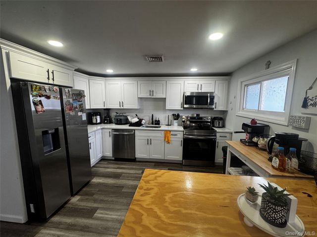 6 VICTORIA Place, Mastic Beach, NY 11951